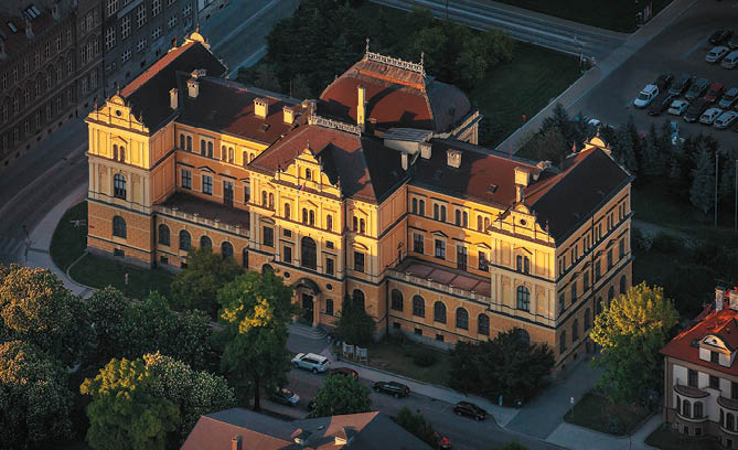  esk Bud jovice a Hlubocko. Foto Libor Sv  ek., Kaplicka 194, 381 01 Cesky Krumlov, CZ. E- mail:  box@fotosvacek.cz