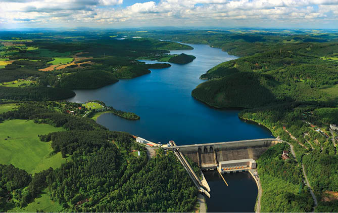 Kniha “VLTAVA - Libor Svacek" - vydani 1., rok 2011 Photographer: Libor Svacek; box@fotosvacek.cz; Mobile: +420 602428001; 