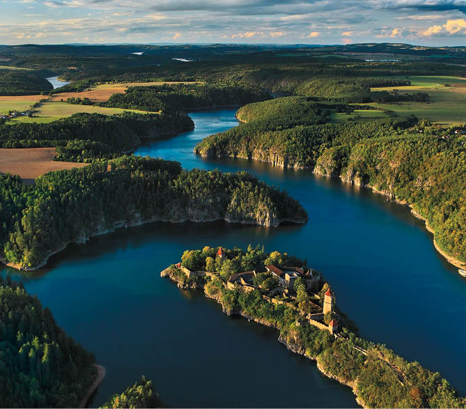 Kniha “VLTAVA - Libor Svacek" - vydani 1., rok 2011 Photographer: Libor Svacek; box@fotosvacek.cz; Mobile: +420 602428001; 