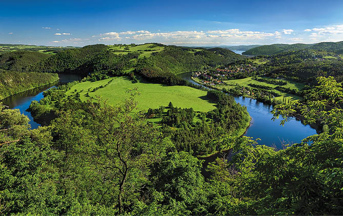 Kniha “VLTAVA - Libor Svacek" - vydani 1., rok 2011 Photographer: Libor Svacek; box@fotosvacek.cz; Mobile: +420 602428001; 