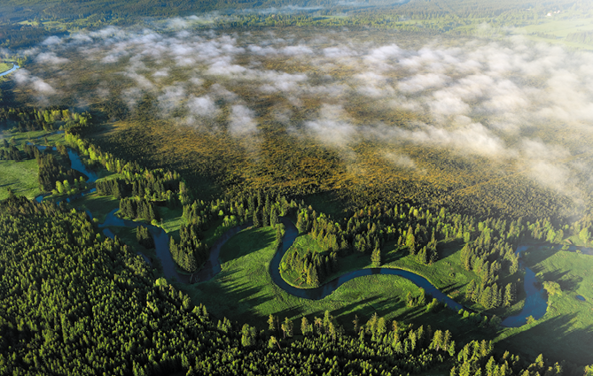 Kniha “VLTAVA - Libor Svacek" - vydani 1., rok 2011 Photographer: Libor Svacek; box@fotosvacek.cz; Mobile: +420 602428001; 